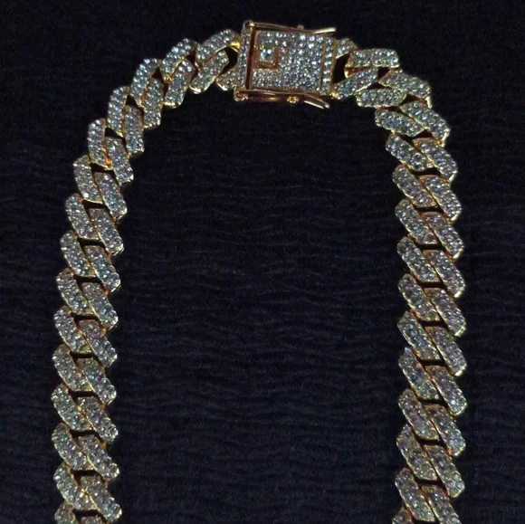 NFL Denver Broncos 20 Inch Necklace Pendant Cuban Chain Link Football Jewelry - Picture 5 of 6